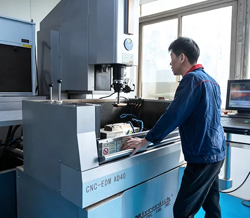 2-磨具开发 Mold Development 506X441.jpg